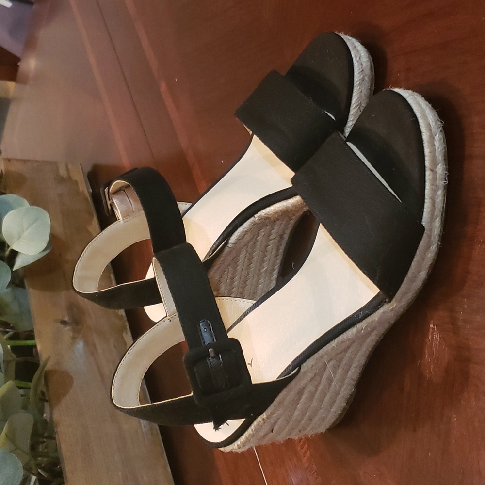 Black Wedges